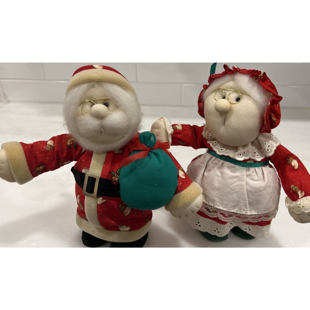 Vintage Santa and Mrs. Clause Animated 10” Wind Up No Batteries Made In Taiwan